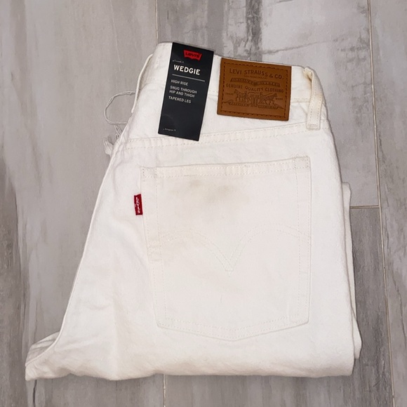 Levi’s Premium, White Wedgie Tapered (2018), Capital E, 29x28, NWT, $98 MSRP - Picture 4 of 15